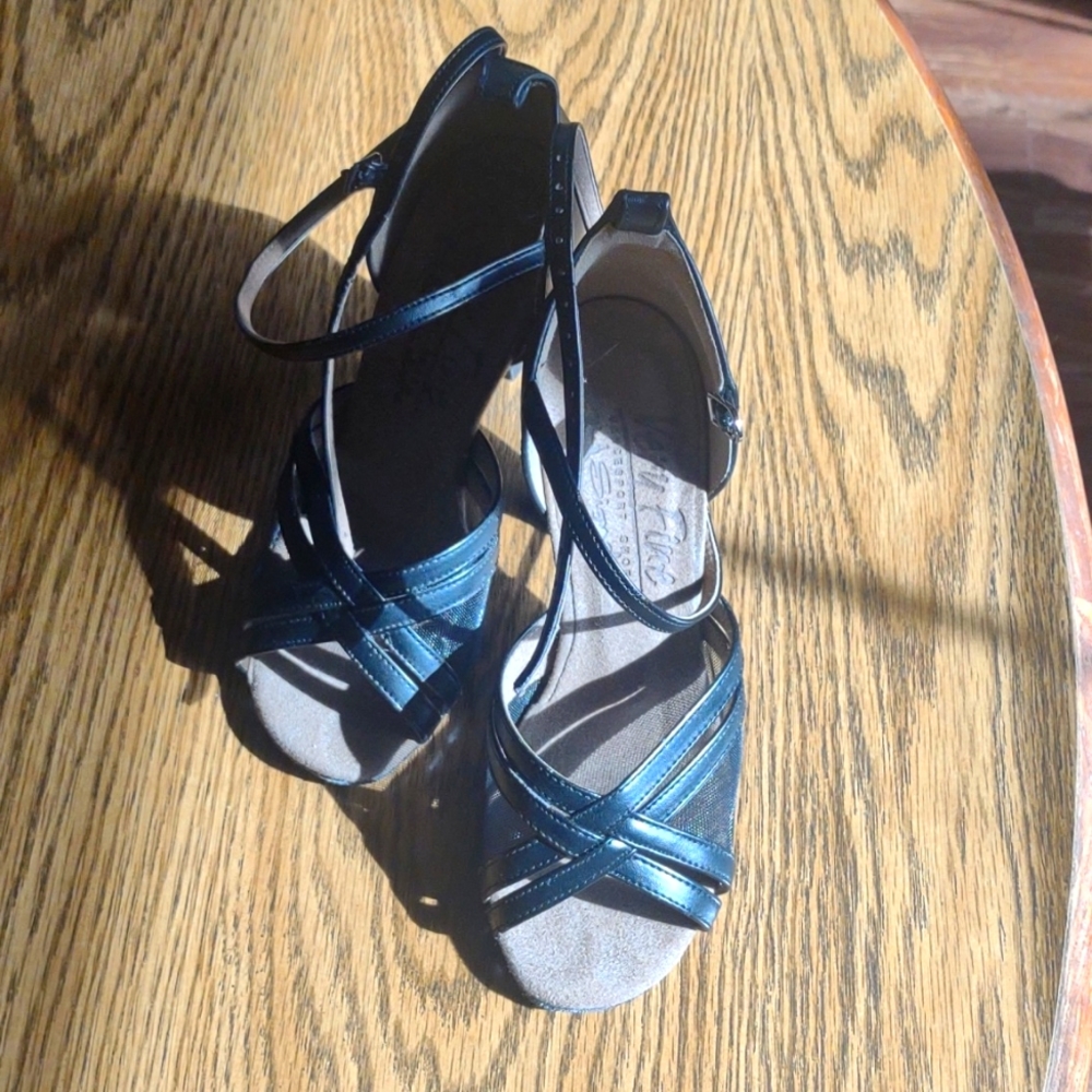 Ballroom dance shoes